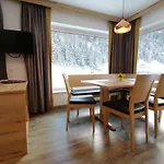 Apartament Alps Tux