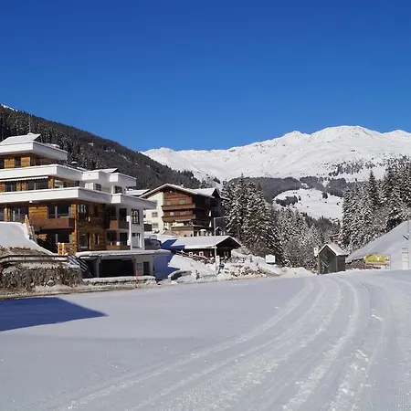 Alps Lägenhet Tux